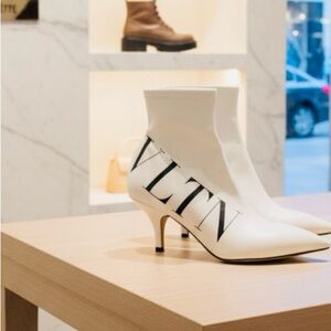 Valentino Cream VLTN Heeled Ankle Boots